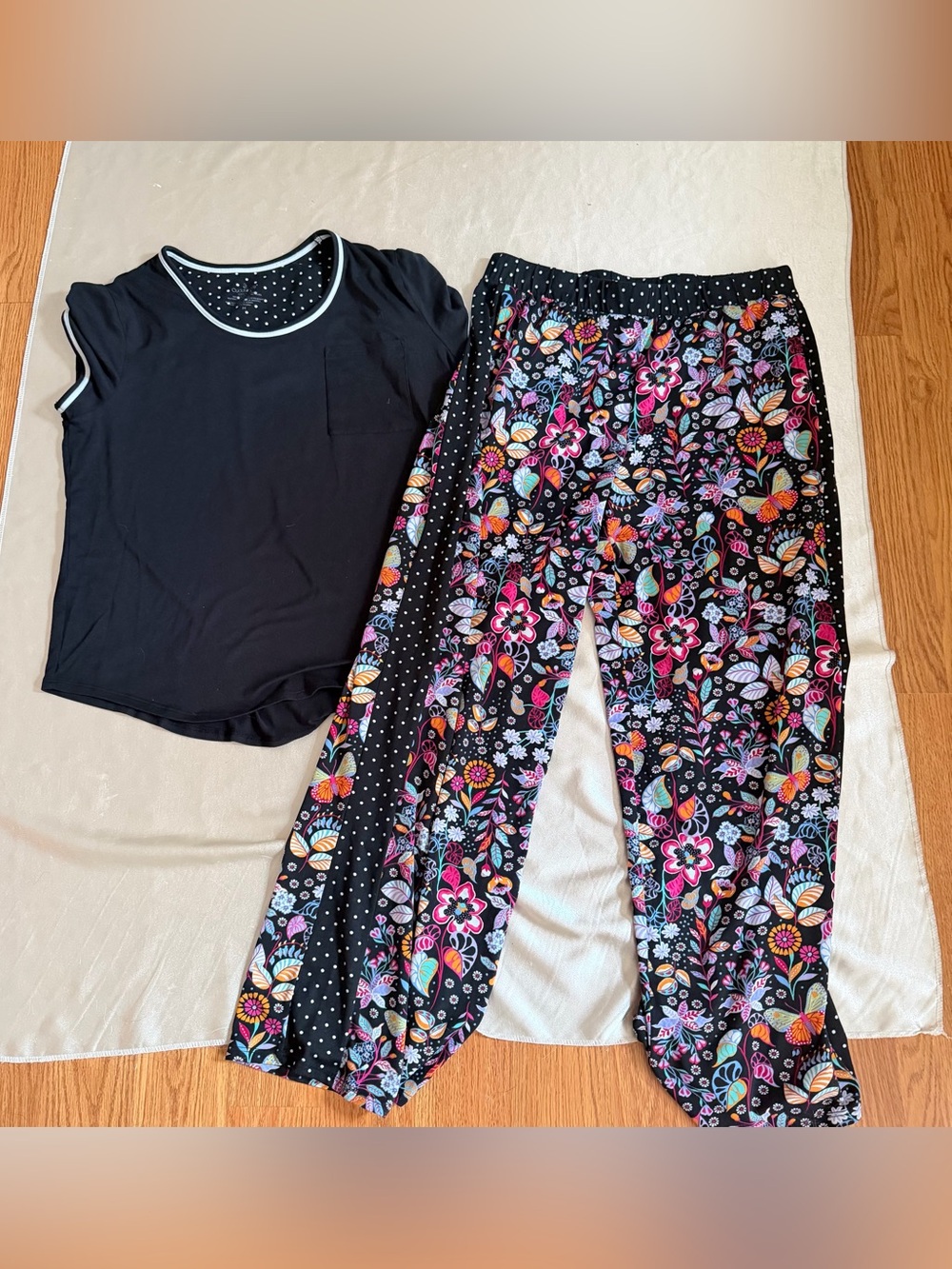 Cuddl Duds Cool & Airy Floral Pajama Set  Black Pocket Tee Matching Pants Size M
